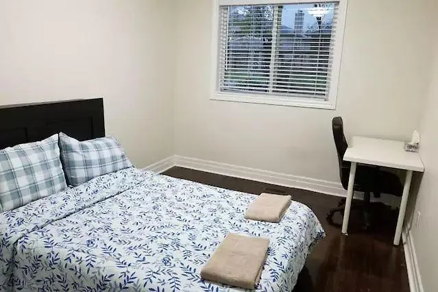 Guest house Private Rooms 5 Min Finch West Subway - York University Toronto