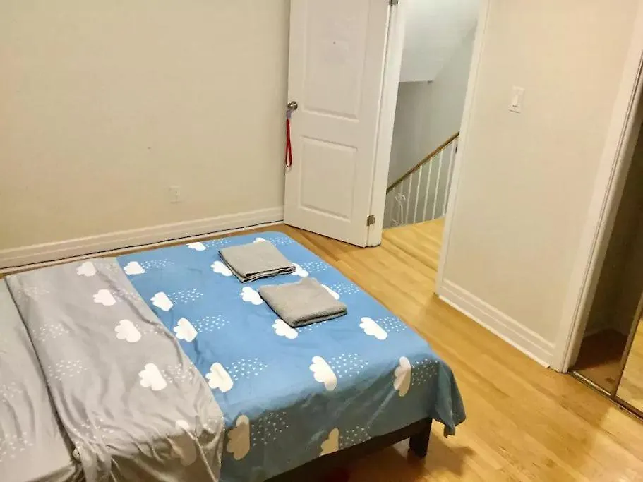 Private Rooms 5 Min Finch West Subway - York University Toronto