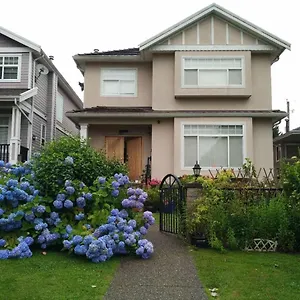  Bed & Breakfast Helen's House / Close To Skytrain And Airport Canada